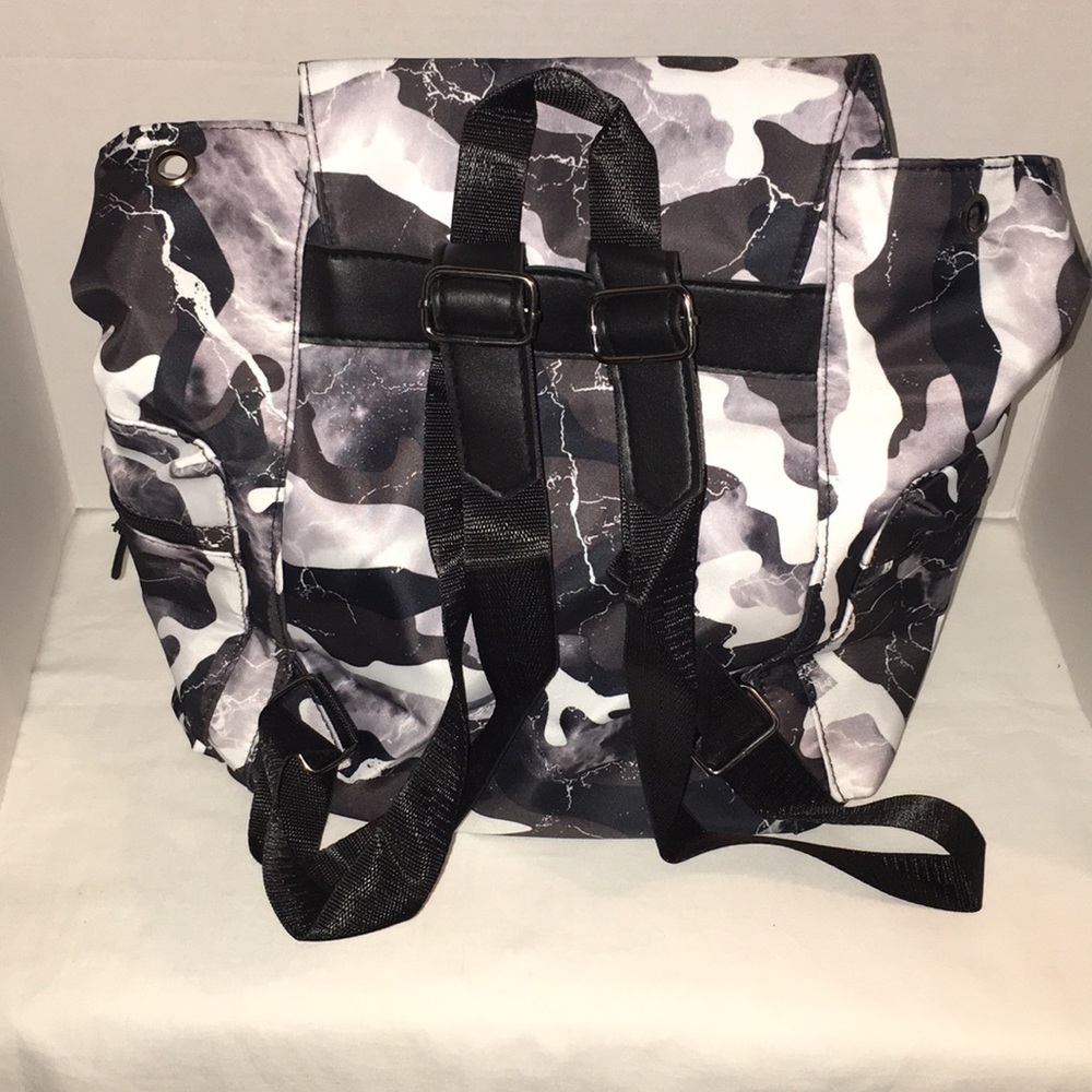 BackPack NWT - Picture 3 of 7